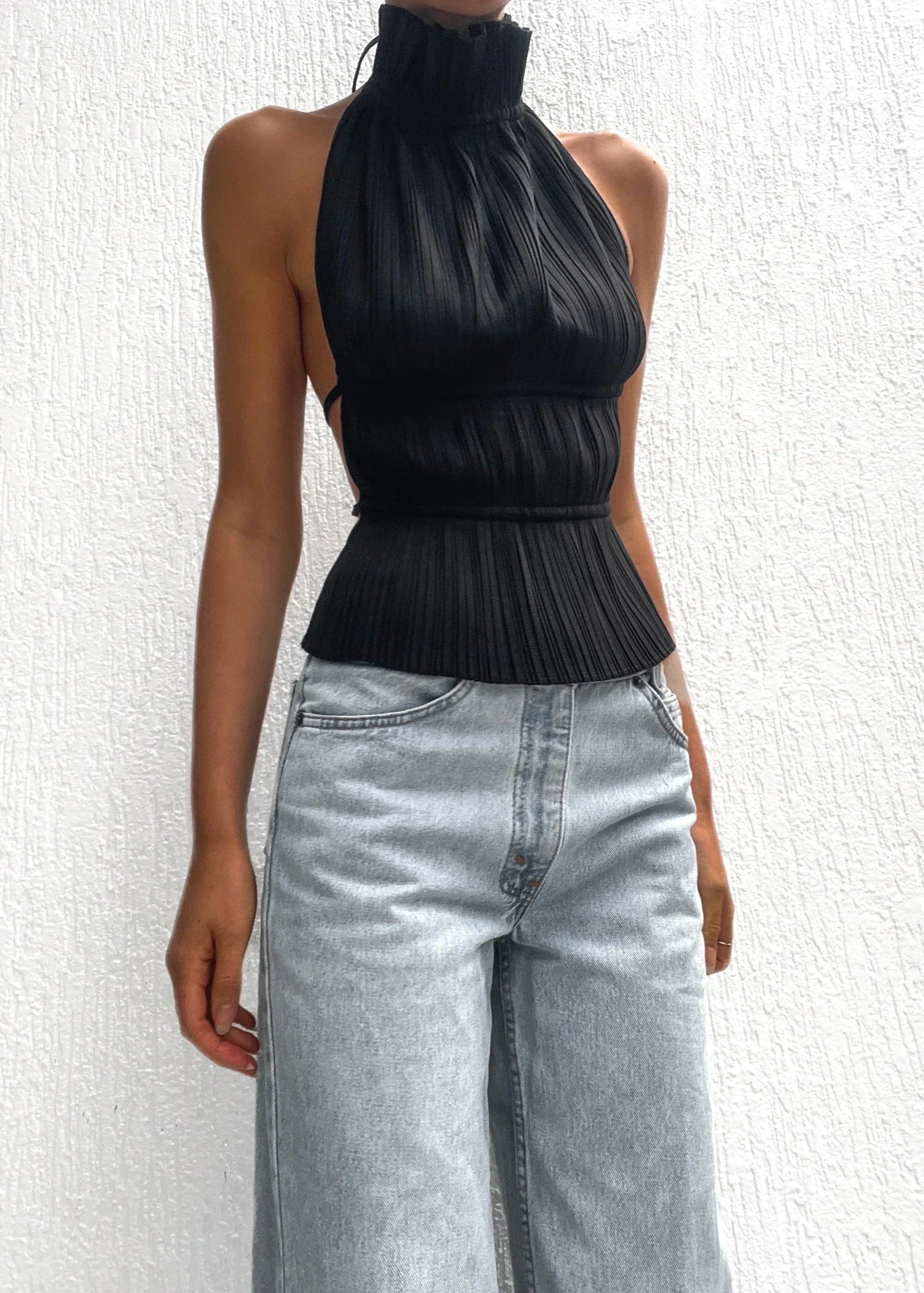 Olivienne – Pleated backless top with neck closure